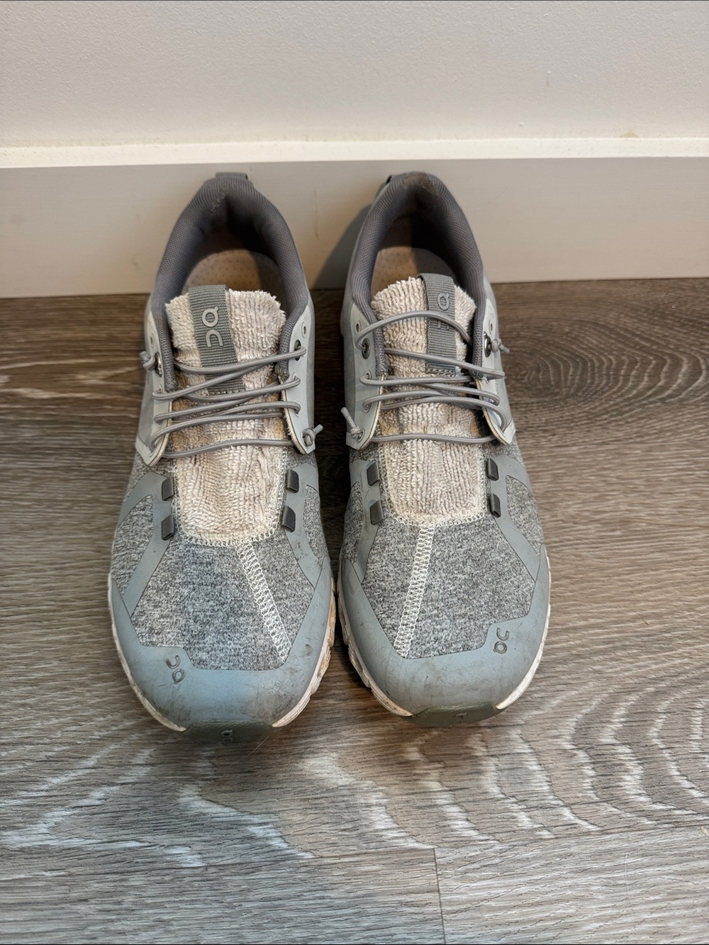 On Running Women’s Athletic Shoes in Gray